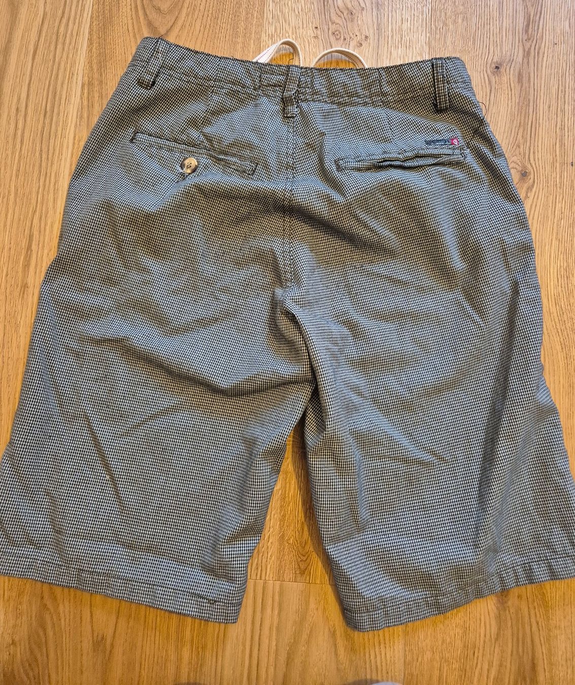 Quiksilver Pantaloni: Stoffshorts "Quiksilver" (Grösse 30) – Usato da Gams venduto da tischi97 1