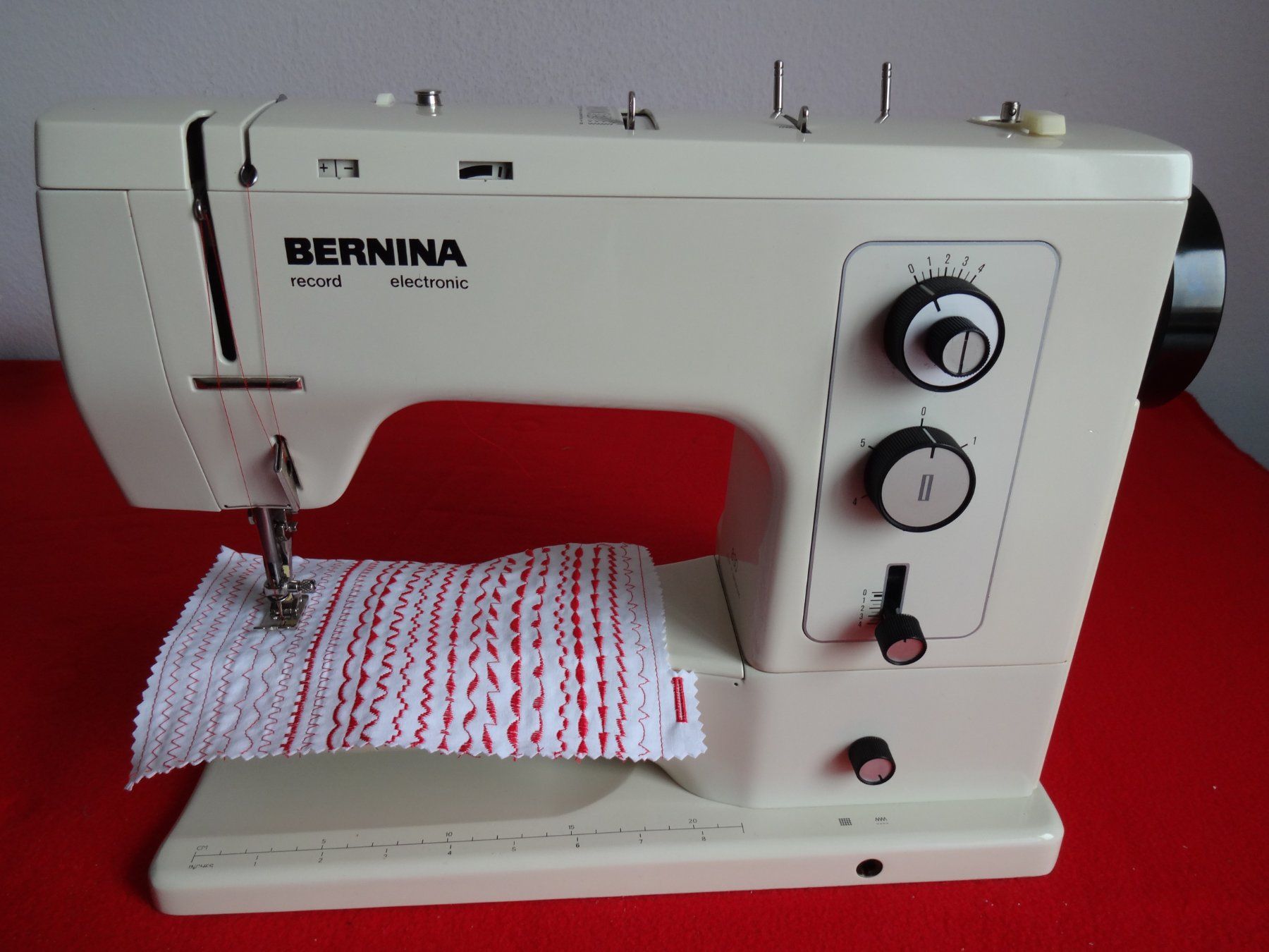 Bernina Nähmaschinen: "BERNINA Record - 830 Elec." Revidiert mit 4 - Mon.Garantie – Gebraucht aus Frauenfeld von Riaa 1