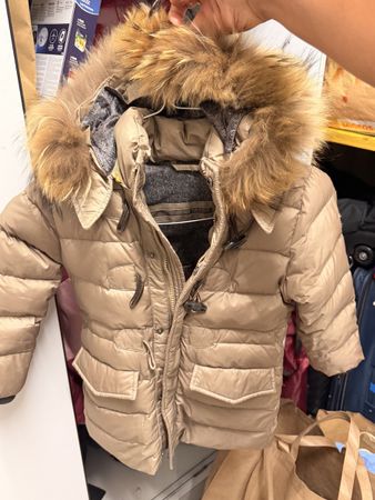 Kinder Daunenjacke Hetrego beige Grösse 4Y wie neu