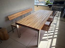 Gartentisch Akazie mit 6 Stühlen (stapelbar) und Sitzbank
