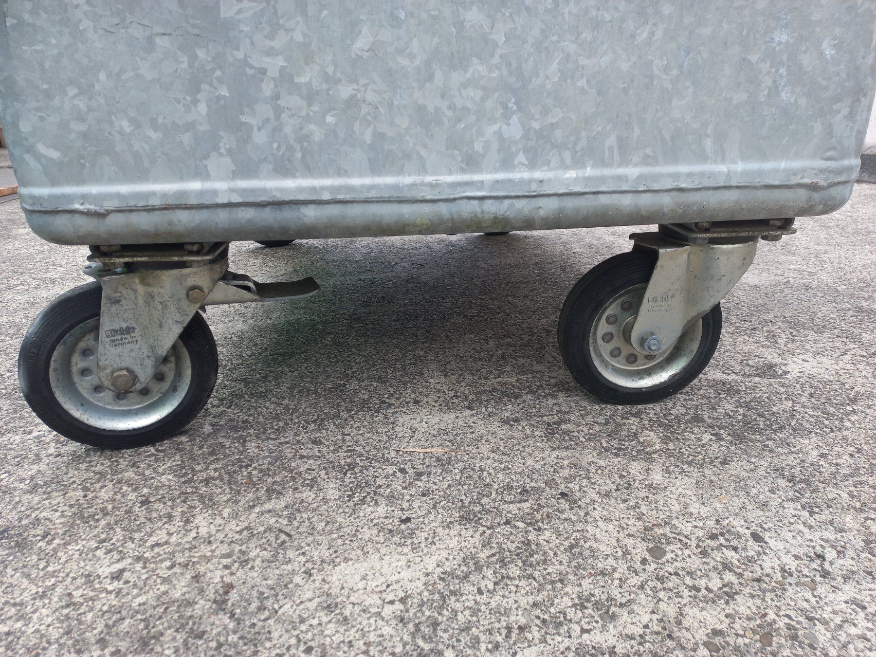 Autres articles bureau & commerces: Abfallcontainer Kehrichtcontainer Müllcontainer Container 2 – D'occasion à DULLIKEN par Lerchclassicdulliken 6