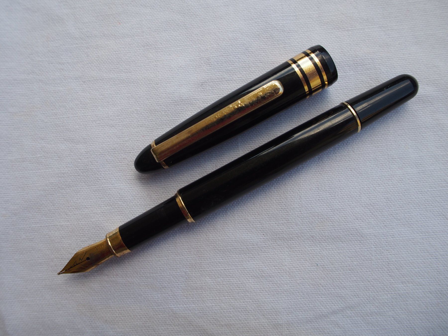 Penna & Evidenziatori: Stylo plume. 1980/90 – Usato da Meyrin venduto da SRkaem 2