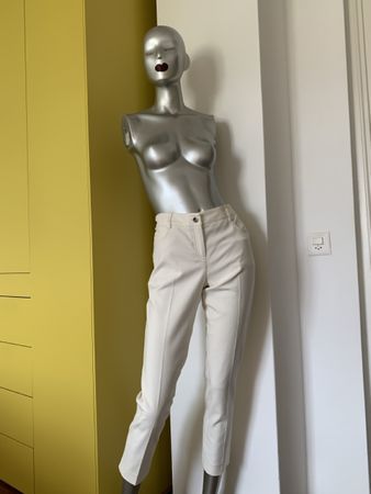 AKRIS-Neue elegante helle Jeans aus edler Baumwolle/Seide 36