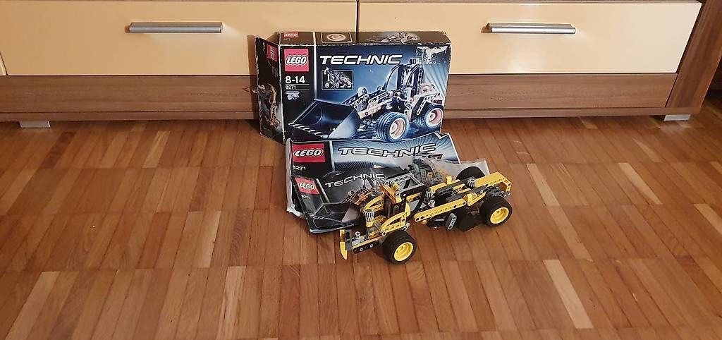 Spielzeuge: Lego Technik 8271 Hydraulikbagger – Gebraucht aus Wallisellen von Richtema