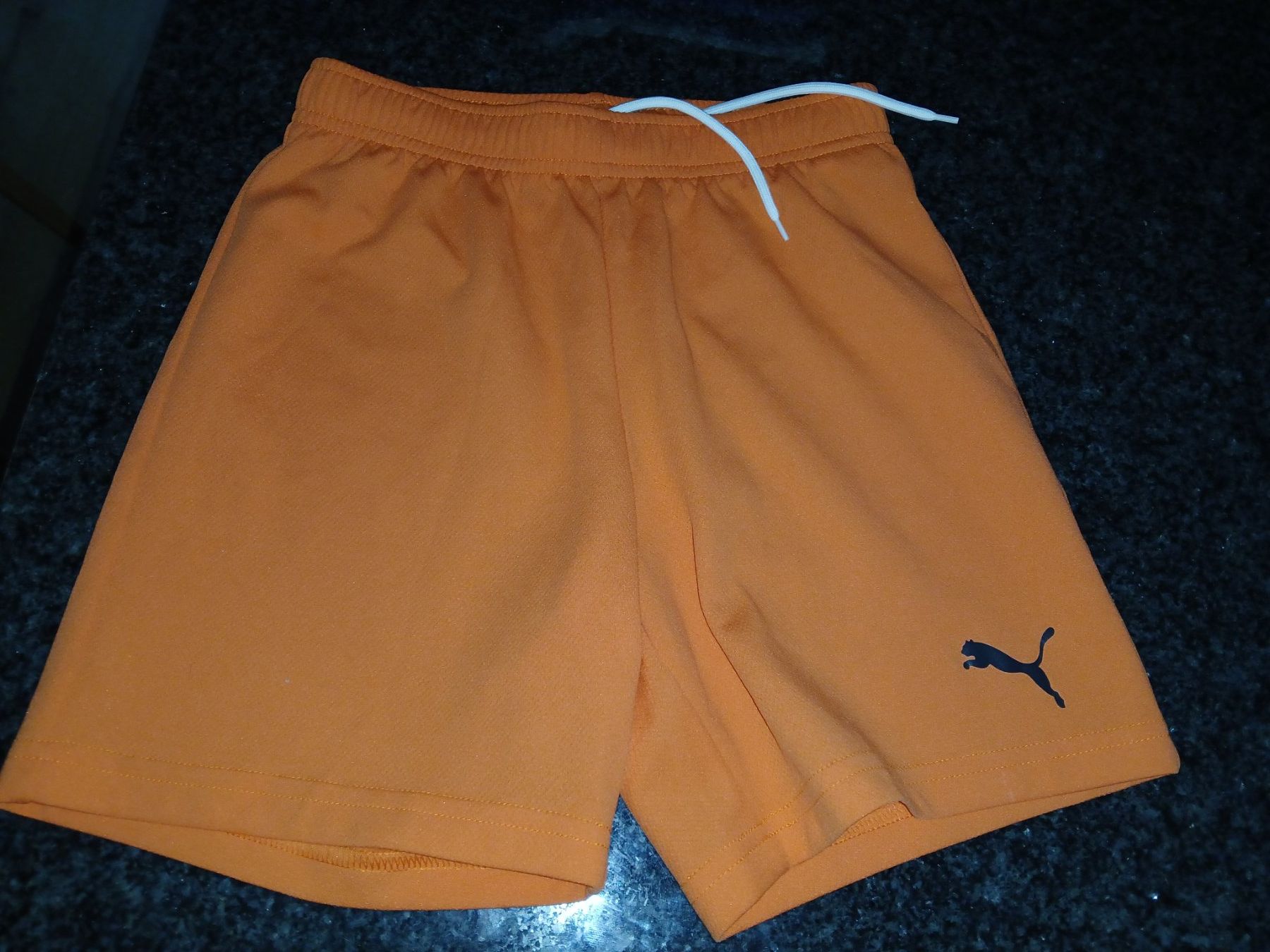 Puma Pantaloni: Puma Sporthose 152 eher klein geschnitten – Usato da Fislisbach venduto da Coffeeinthemorning