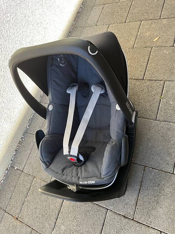 Sièges auto: Maxi Cosi Babyschale – D'occasion à Wünnewil par OZToby