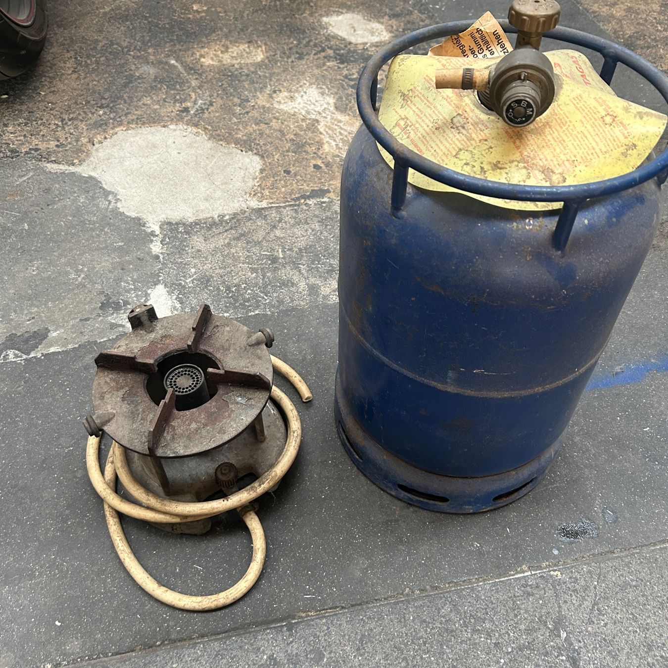 Apparecchiature e tecnologia a gas: Gasbrenner Röscho mit leerer Gasflasche – Usato da Untersiggenthal venduto da sinamoll