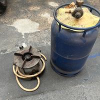 Gasbrenner Röscho mit leerer Gasflasche