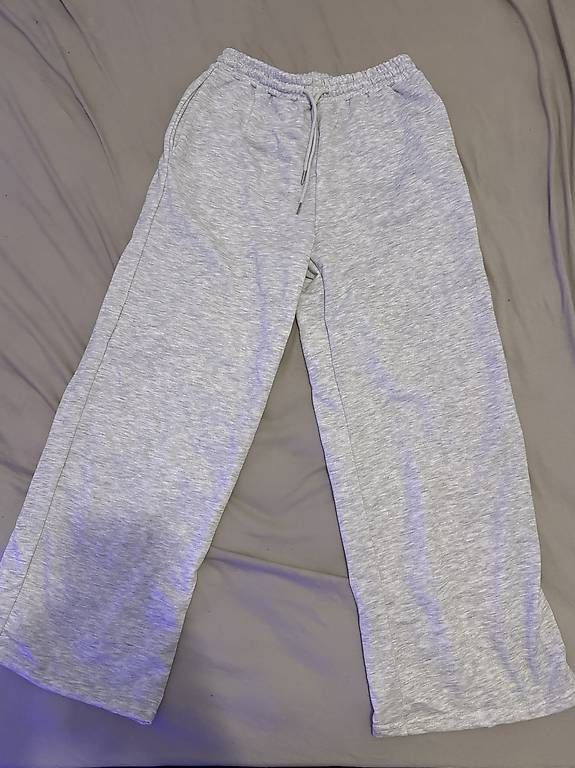Jeans: Training gris taille M – Usato da Sion venduto da mor_t8ns