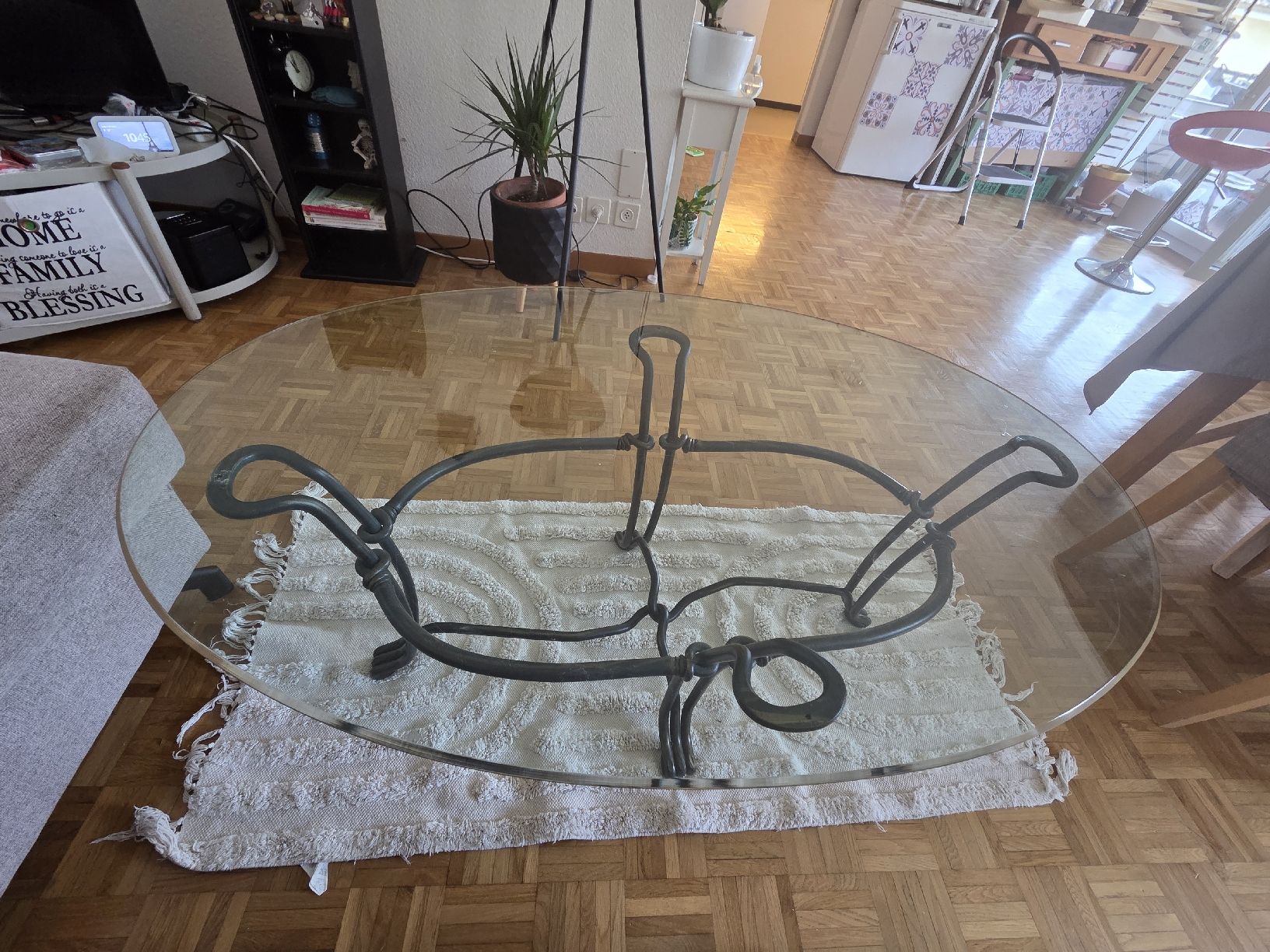 Tavoli: Glass Coffee Table with Wrought Iron Base - Elegant! – Usato da Zollikofen venduto da Tamyru77