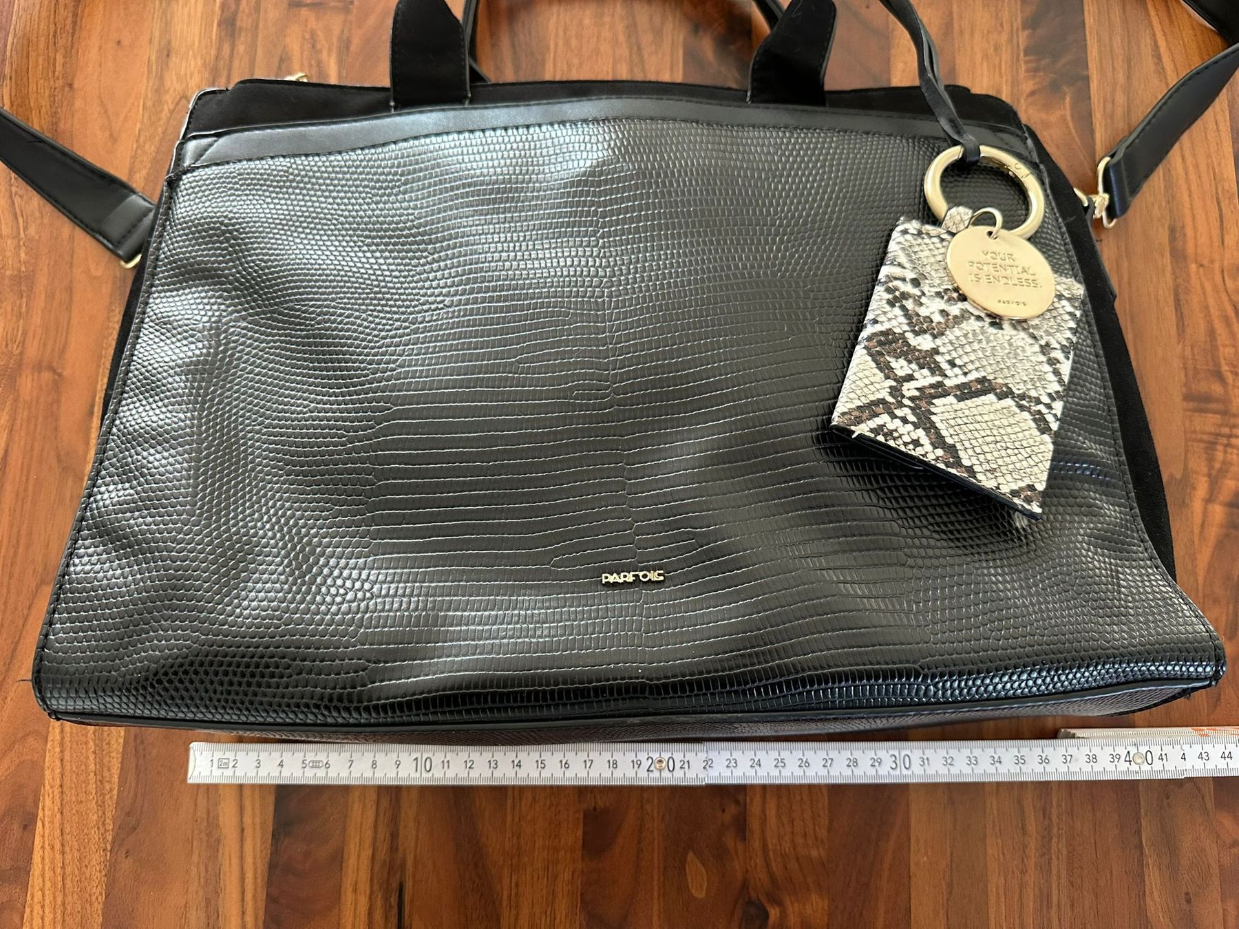 Taschen für Damen: Schwarze Handtasche von Parfois mit Reptil-Muster – Gebraucht aus Olten von MattRed 3