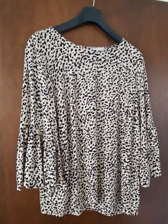 Schöne moderne  bluse  neuwertig