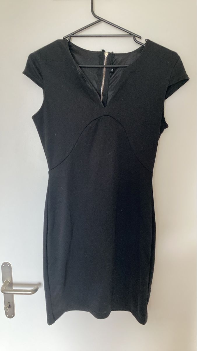 Kleider: Elegantes schwarzes Kleid Grösse M – Gebraucht aus Biberist von Nafena