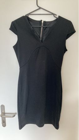 Elegantes schwarzes Kleid Grösse M