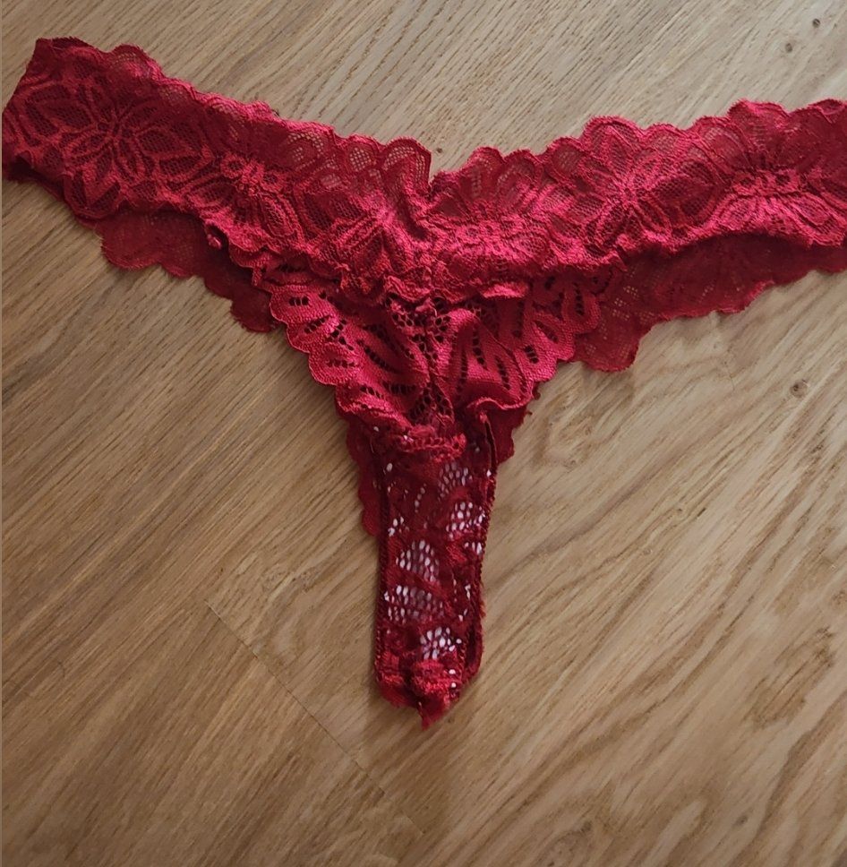 Sonstige Unterwäsche: Roter Tanga gewaschen – Gebraucht aus Suhr von jes_rtc9