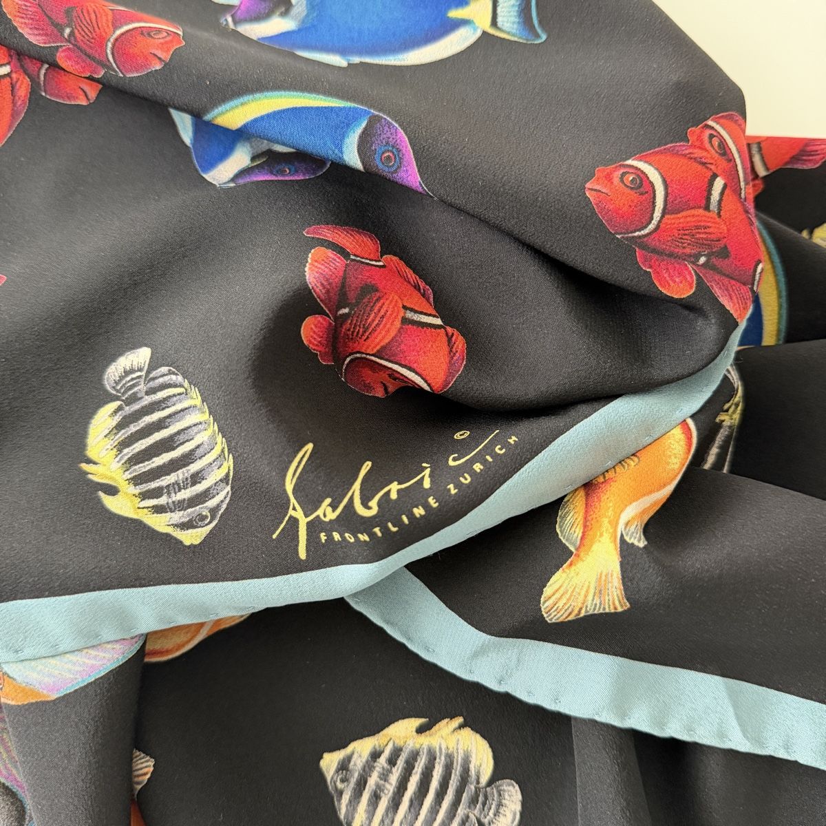 Fabric Frontline Foulard & Sciarpe: FABRIC FRONTLINE Silk Scarf – Nuovo (secondo la descrizione) da Emmen venduto da Colette-Juliette 2