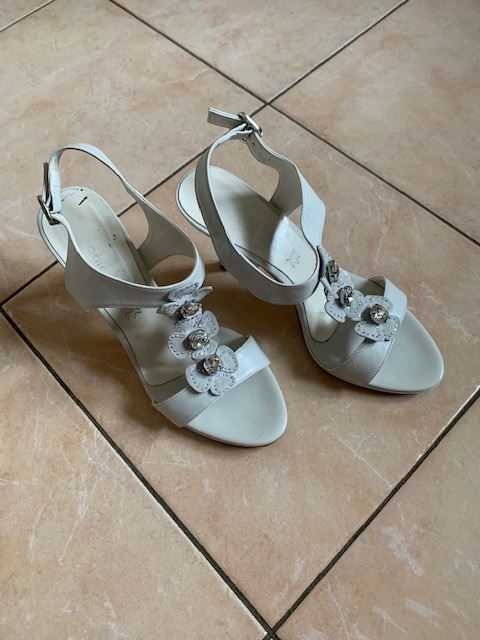 Scarpe da donna: Sandalettes en cuir – Usato da Attalens venduto da roronana 1