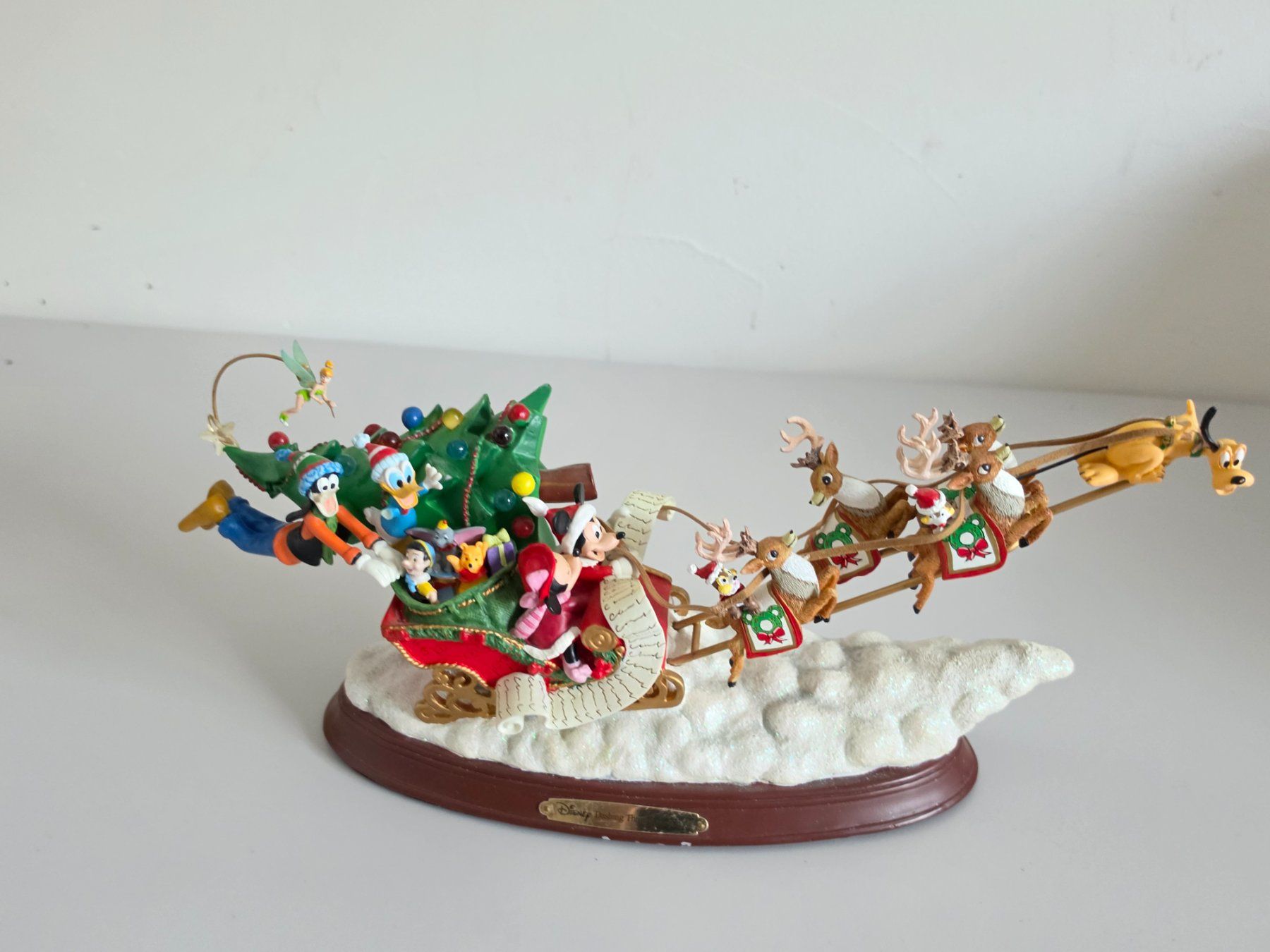 Disney Statuette: Disney Dashing Through the Snow - Bradford Exchange 2011 – Usato da Birr venduto da DisDas 1