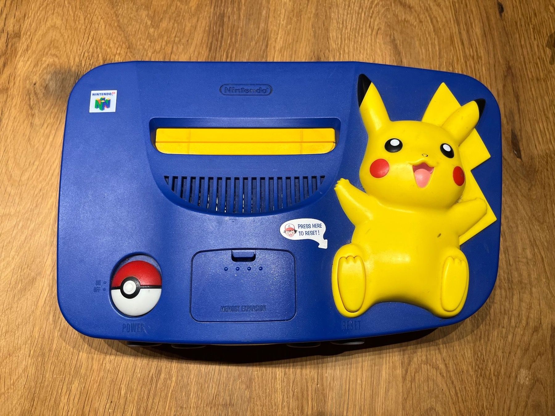 Nintendo Konsolen: Nintendo 64 Pikachu Special Edition + Controller N64 Pokemon – Gebraucht aus St. Gallen von  2