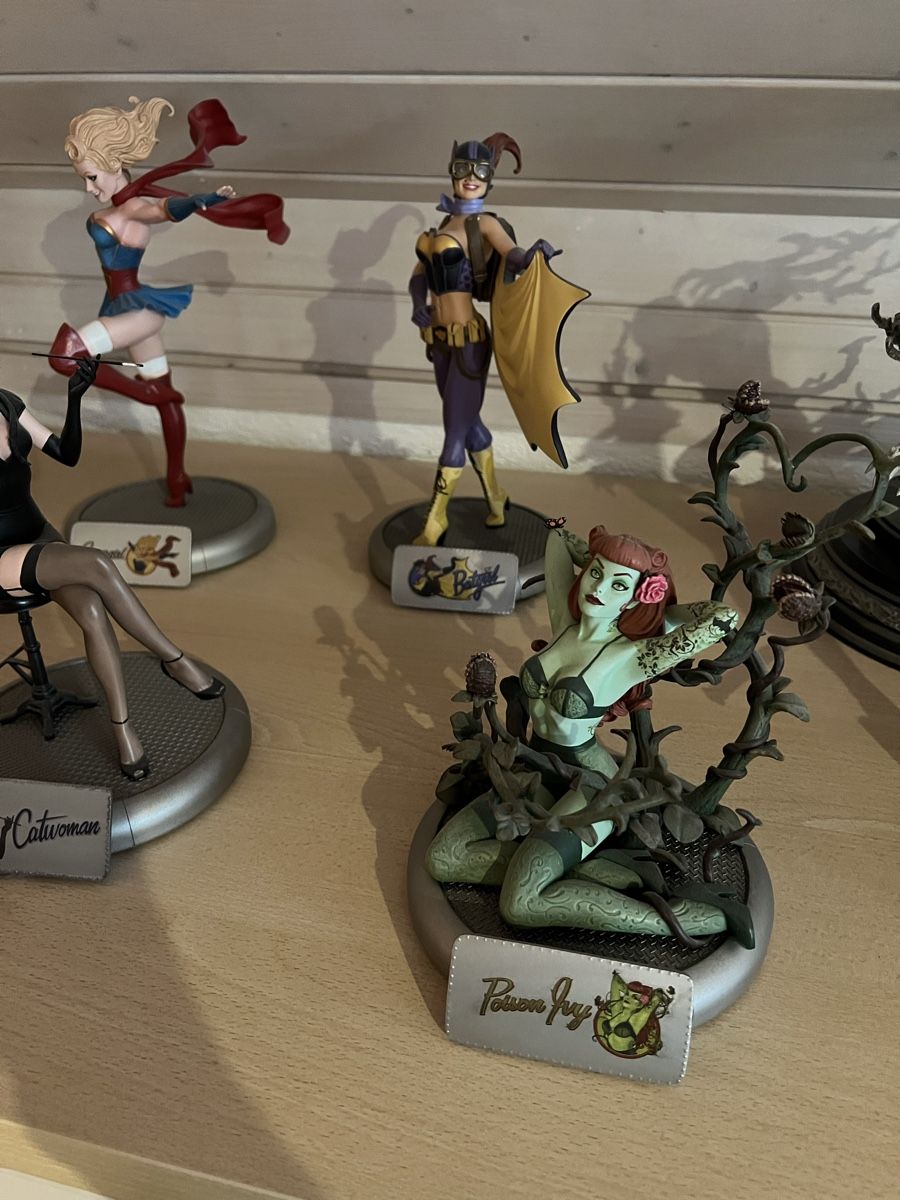 Statuette: DC Bombshells Vintage Art Statues + 2 Special Statues – Nuovo (secondo la descrizione) da Biel/Bienne venduto da vespa92 1