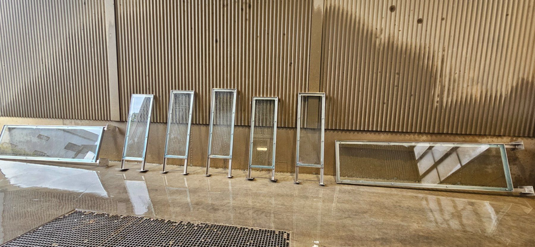 Ecriteaux: Info-Tafeln / Werbe-Tafeln Glas - Aluminium – D'occasion à Wynigen par Appaloosa01