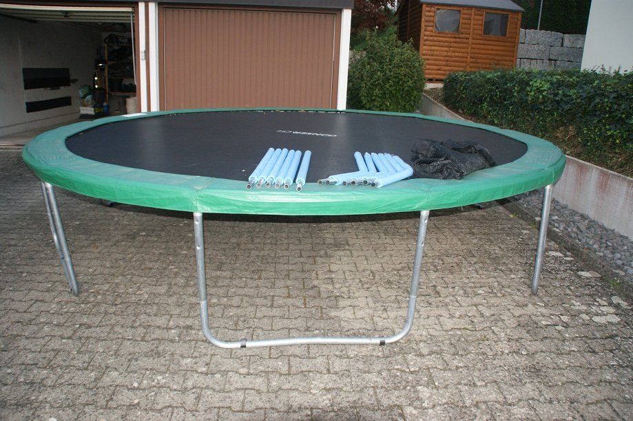 Trampolin für Garten 400 cm komplett mit Netz usw. Kaufen auf Ricardo