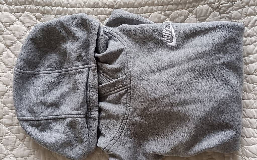 Pulls & Sweat-shirts: Sweatshirt taille 147-158 – D'occasion à Genève par asteroide01 1
