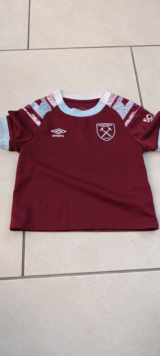 Umbro Scarpe, pantaloni & magliette da ginnastica: Maillot enfant West Ham – Usato da Mont-la-Ville venduto da Ecu23hj