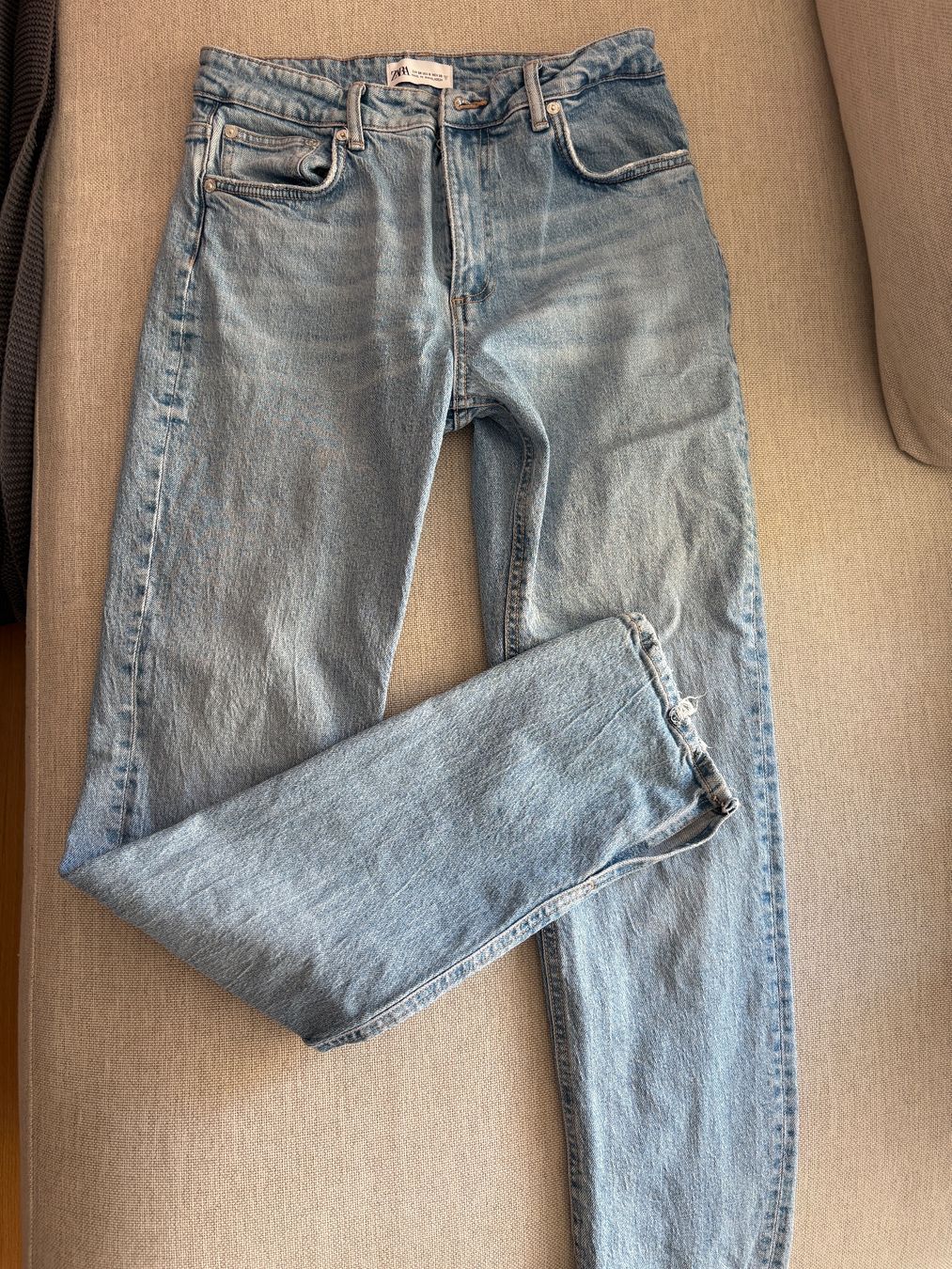 Zara Jeans: Jeans Zara Gr. 38 gebraucht – Gebraucht aus Wallisellen von olesyai
