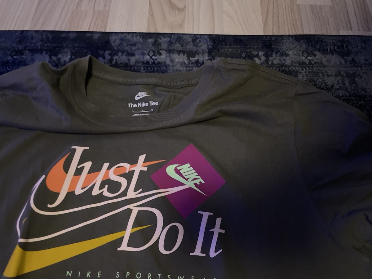 Nike T-shirt: Nike Shirt zu verkaufen !! – Usato da Kollbrunn venduto da Gibli 1