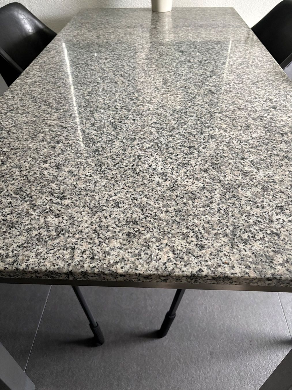 Tavoli: GRANITTISCH FÜR DRAUSSEN ODER INNENBEREICH – Usato da Ibach venduto da lisch3 1