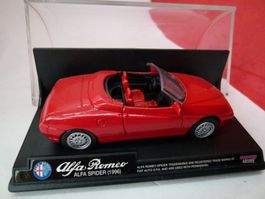 ab  5.-- Alfa Romeo Spider - rot - in der OVP von New Ray