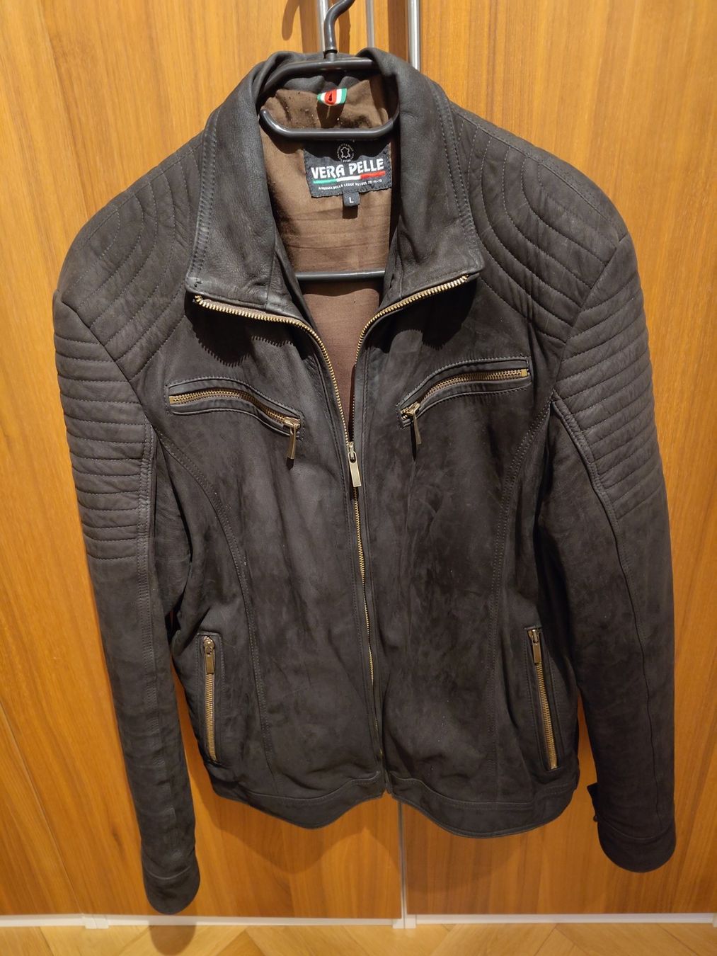 Vera Pelle Giacche: Lederjacke – Usato da Bern venduto da Linii