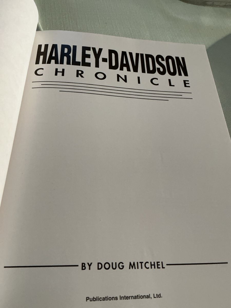 Libri: Harley-Davidson Chronicle Buch Doug Mitchel Top Zustand – Nuovo (secondo la descrizione) da Wettingen venduto da Andres54 5