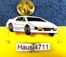 LOTUS WITH SPORT-CAR PIN GEPRÄGT LACKIERT GOLDIG  32mm
