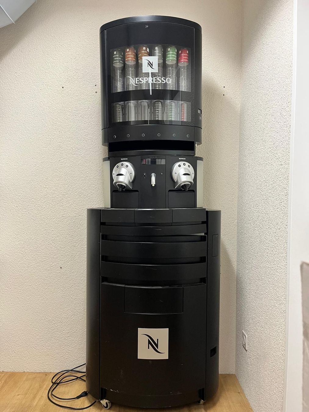 Nespresso Macchine per caffè & Macchine per espresso: Nespresso Gemini Tower zum Abholen – Usato da Meilen venduto da getweb