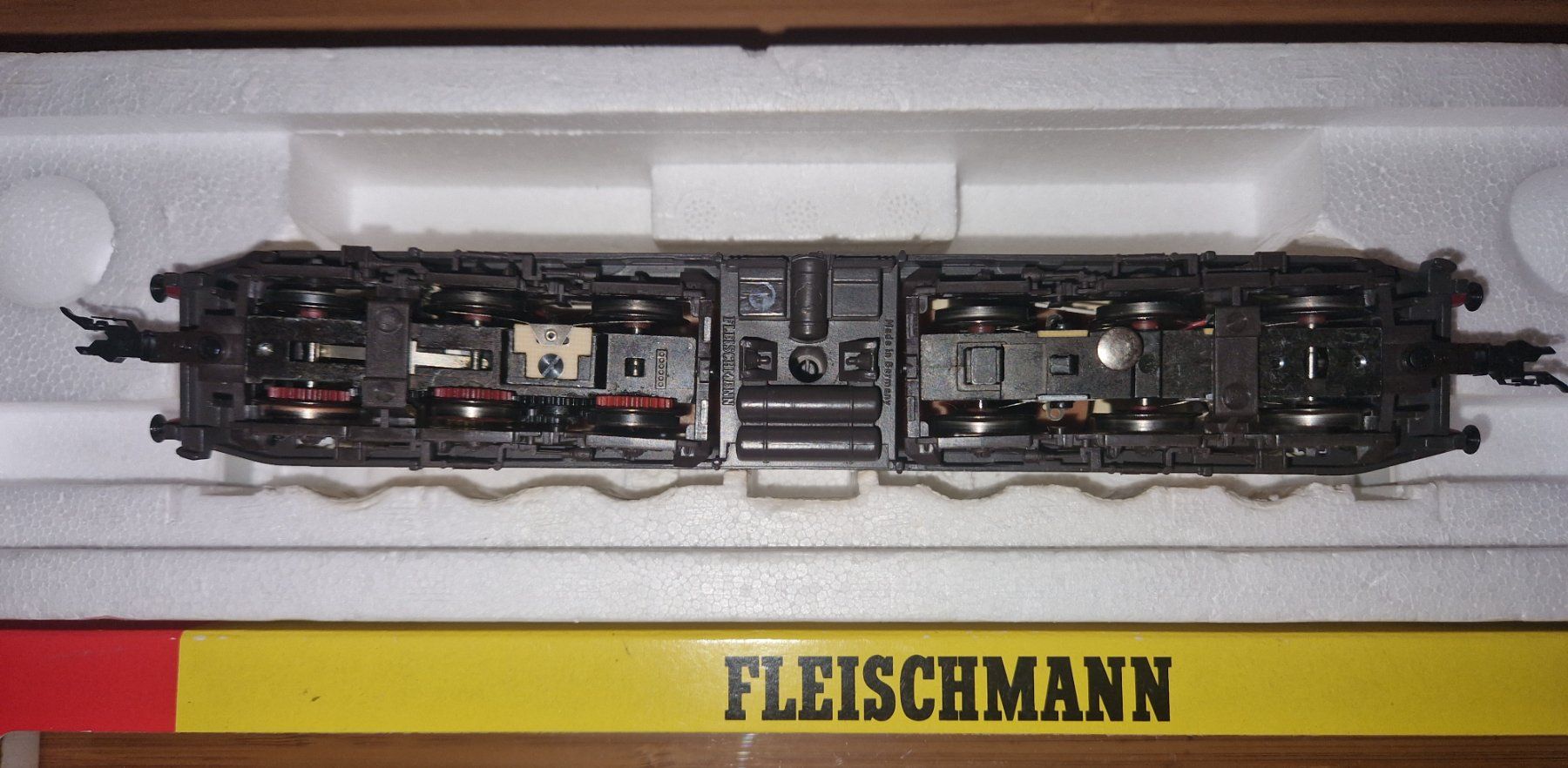 Fleischmann Modelleisenbahnen: Fleischmann H0 TEE-/ IC-E-Lok BR 103 Nr. 4376 – Neu und originalverpackt aus Rheinfelden von Pillie 3