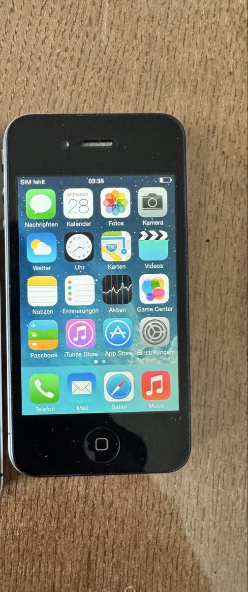 Apple Telefoni cellulari / Smartphones: iPhone 4 Schwarz guter Zustand – Usato da Dietikon venduto da Leodnd