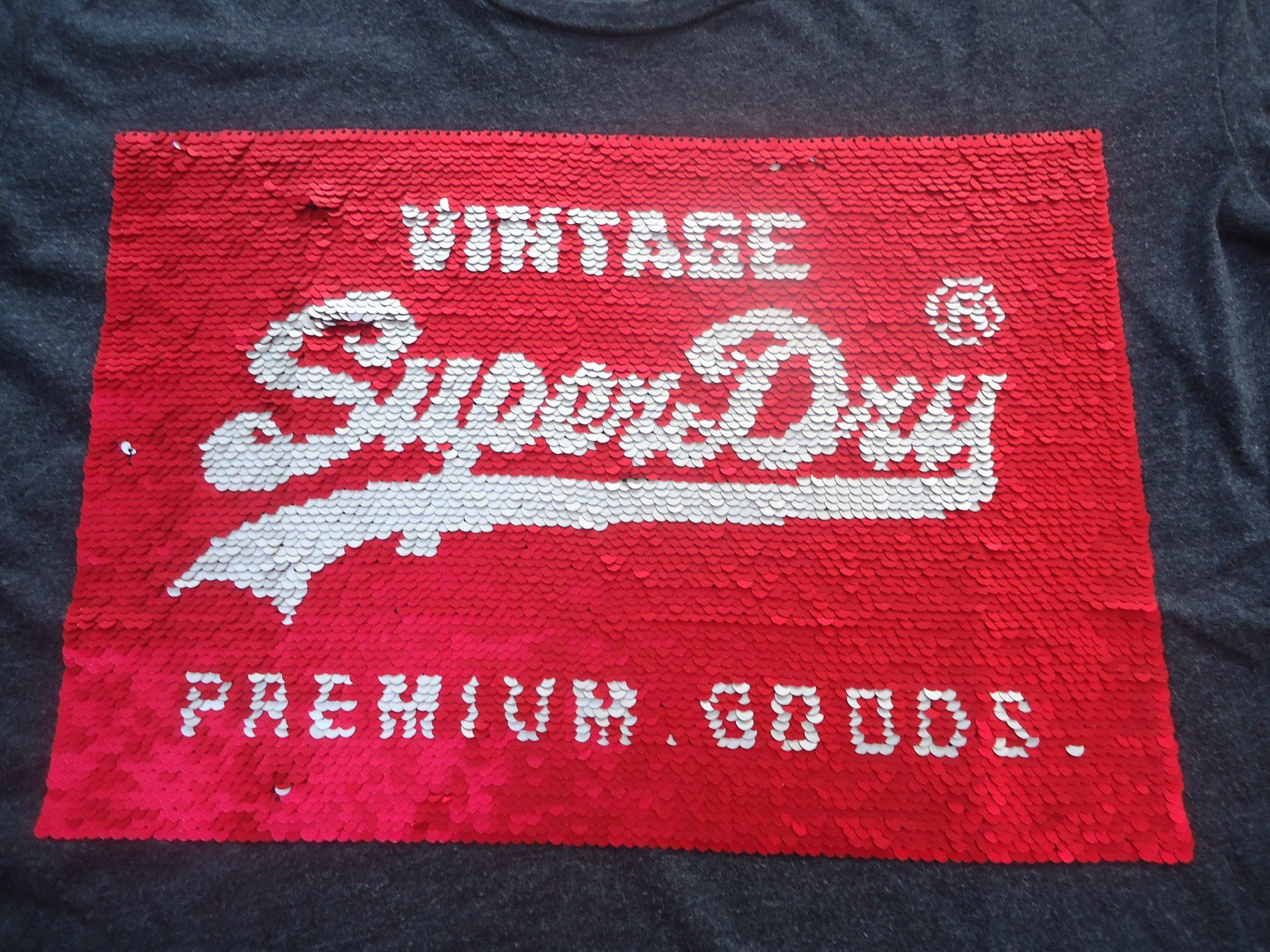Superdry T-shirt: T-shirt Super Dry à sequins - 36/S – Usato da Vessy venduto da mafabe 1