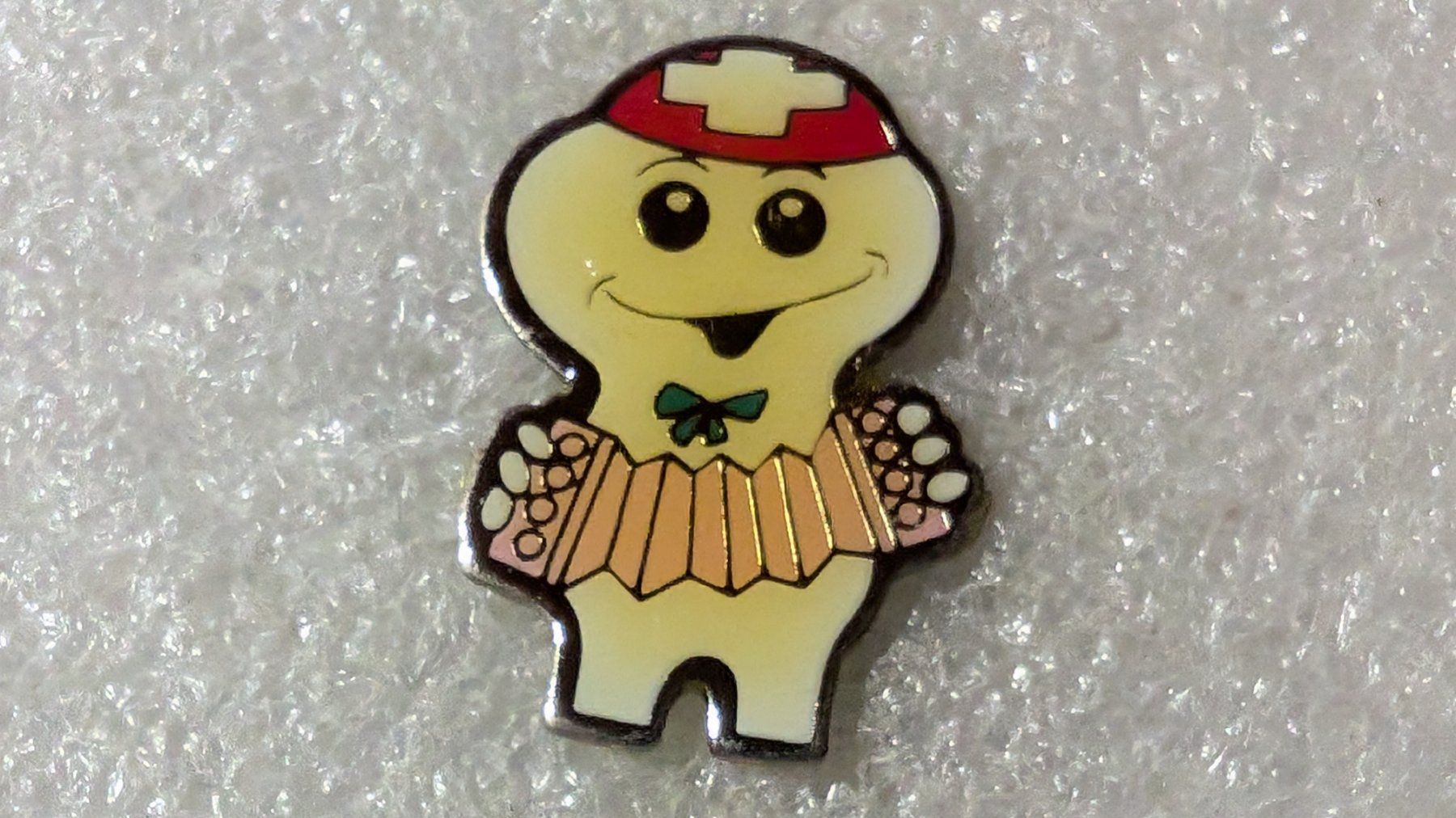 Plaketten & Abzeichen: Ansteckpin 213: Maga Bio – Gebraucht aus Oppligen von Pin-Fall-Shop