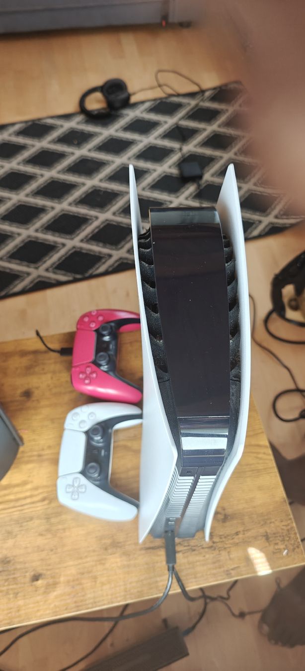 Sony Console: PS5 with two controllers – Usato da Mönchaltorf venduto da aar_l729 1