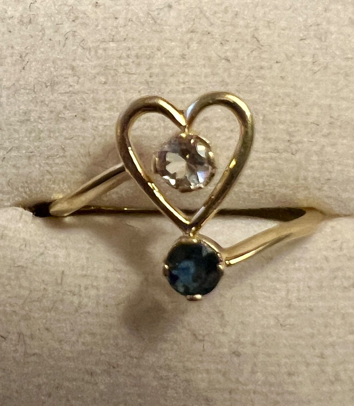 Anelli: Gold-Ring 18K mit Saphir und Herzstein – Usato da Chur venduto da Penting1935 2