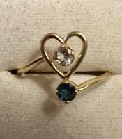 Gold-Ring 18K mit Saphir und Herzstein