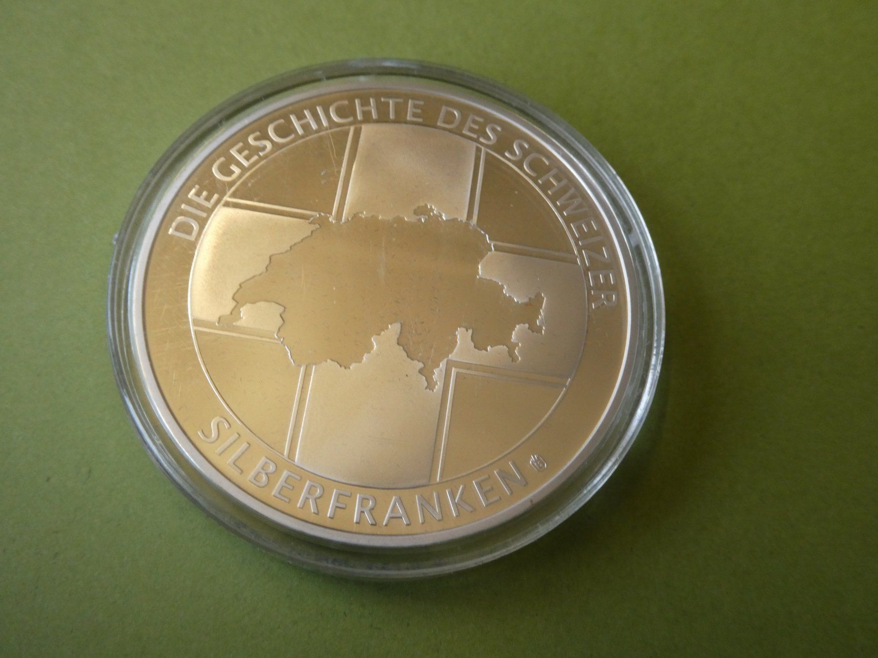 Medaillen: versilberte Medaille 50 mm PP,   Kriegsende 1945 – Gebraucht aus Hinterforst von Rohusri 1