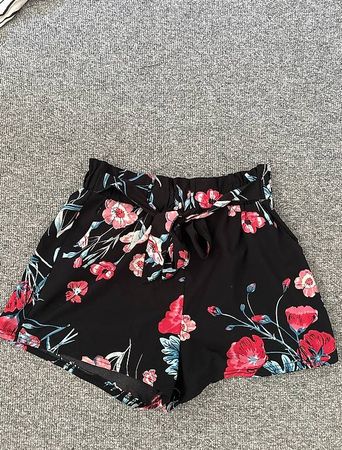 Schwarze Blumen-Shorts Damen Gr. M/38