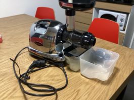 Extracteur de jus Omega Juicer, chrome
