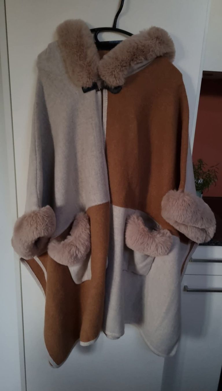 Autres vêtements femmes: Pancho – Neuf (Voir description) à Cham par Moikki