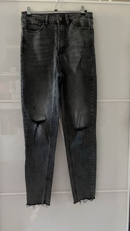 Jeans mit Rissen Grösse 34