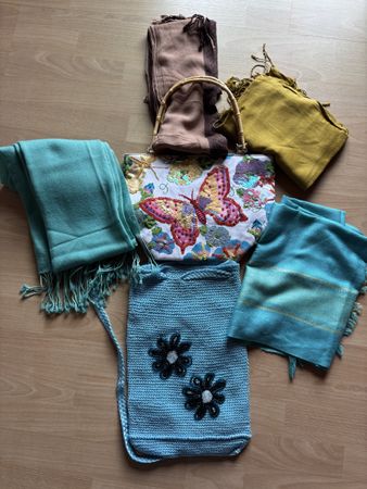 Schicke Sommer Tasche mit Pailletten, Schals Set