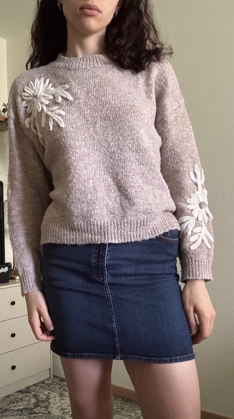 Maglioni & Felpe: Warmer Strickpullover mit Blumenmuster, Grösse M – Usato da Bülach venduto da reaos